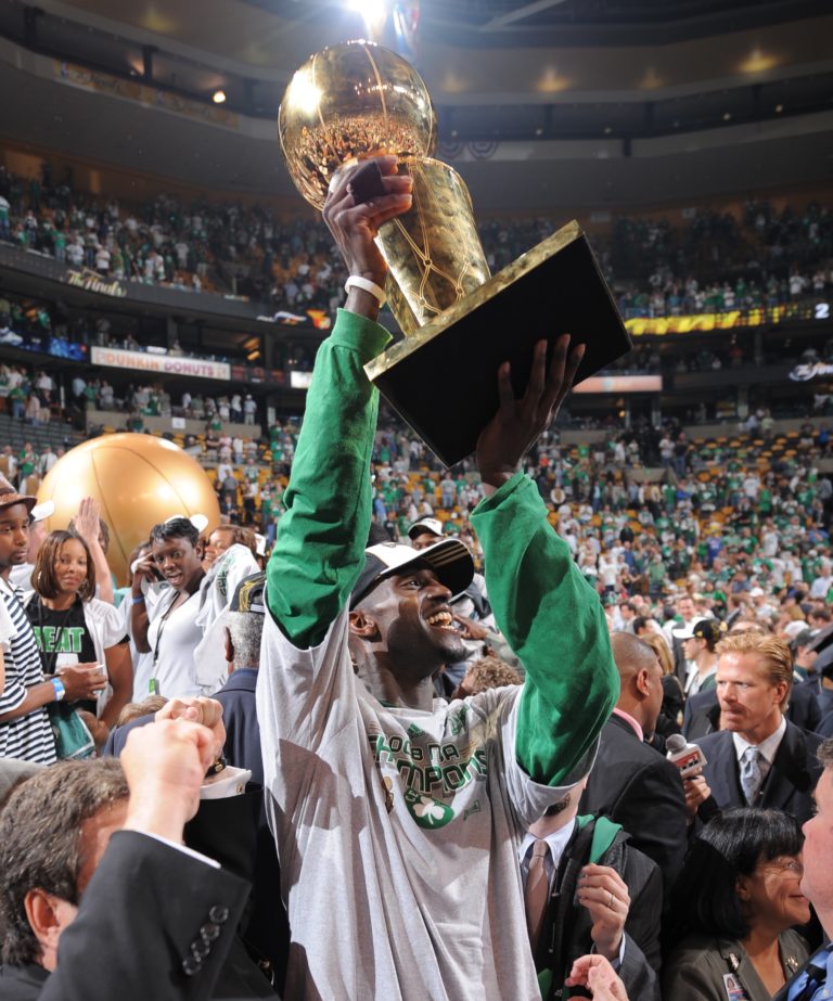 Garnett Holds 2008 Finals Trophy